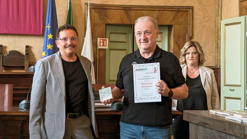 Maurizio Ercolani premiato per la sua lunghissima storia nella pallavolo orvietana